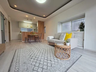 陽だまりと木の温もりを感じる北欧レトロな家